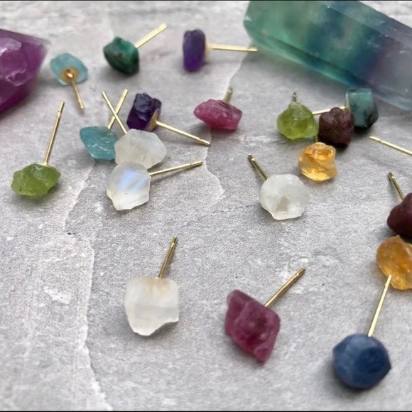 🆕 New Raw Rose Quartz Crystal Stud Gemstone Earrings - Picture 6 of 6